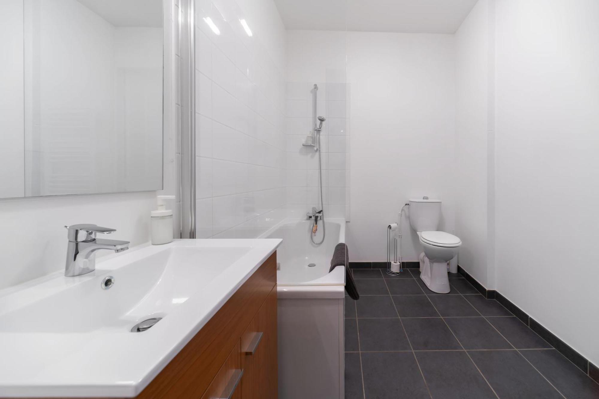 Le Brit - Grand Appartement Design, 3 Chambres, Centre Ville 비시 외부 사진