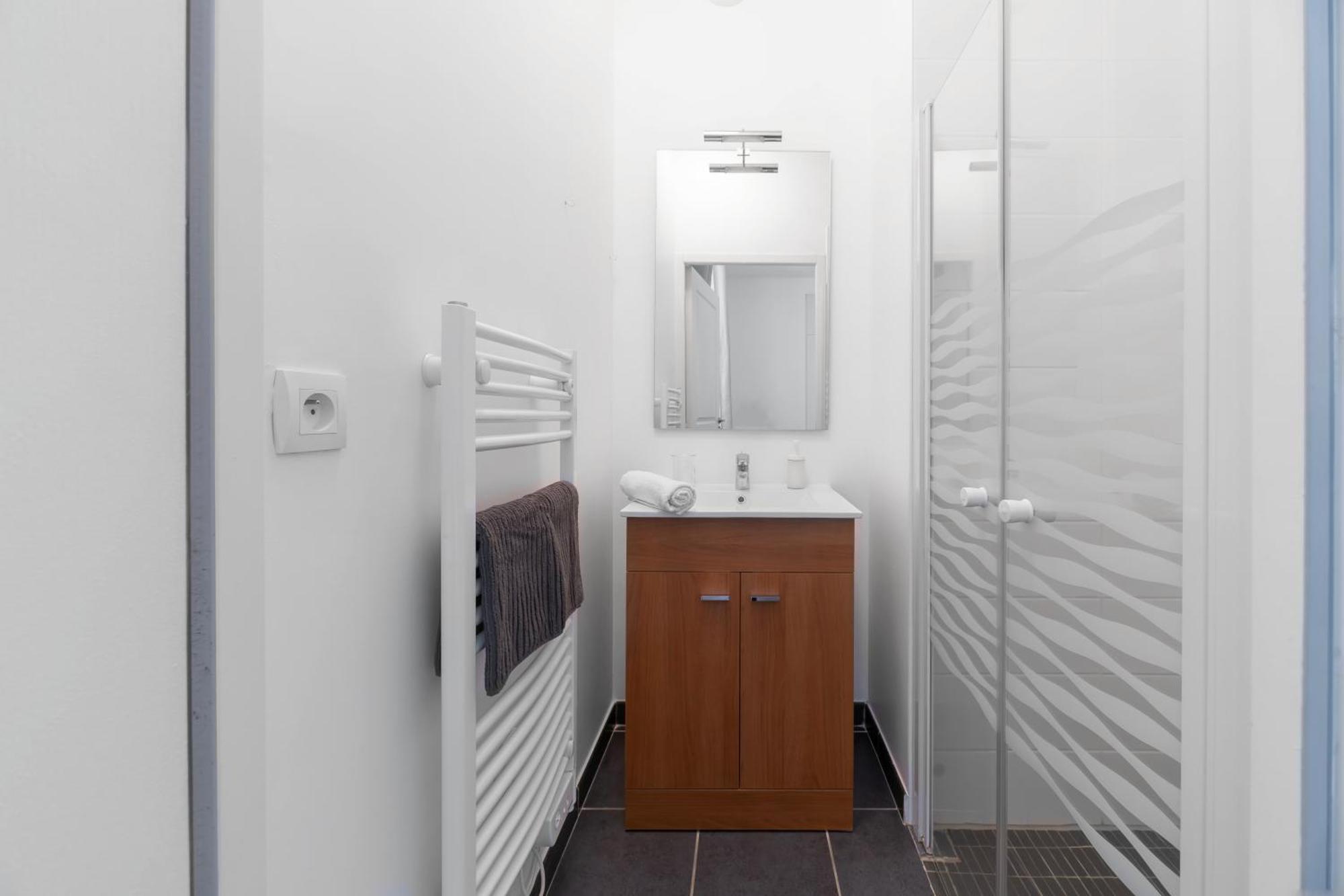 Le Brit - Grand Appartement Design, 3 Chambres, Centre Ville 비시 외부 사진
