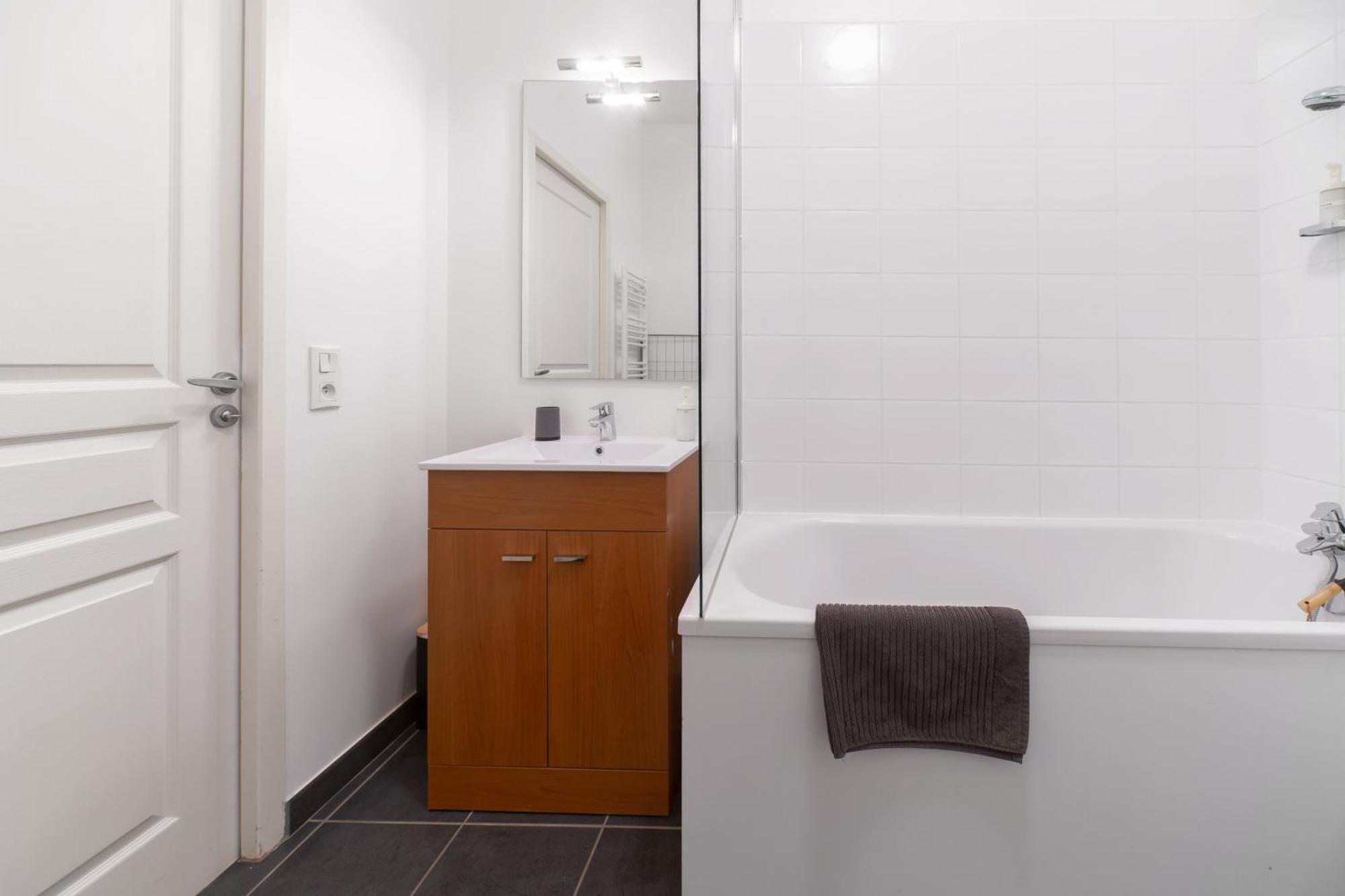 Le Brit - Grand Appartement Design, 3 Chambres, Centre Ville 비시 외부 사진