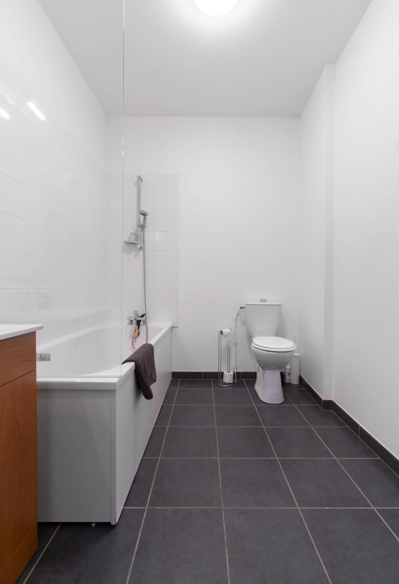 Le Brit - Grand Appartement Design, 3 Chambres, Centre Ville 비시 외부 사진