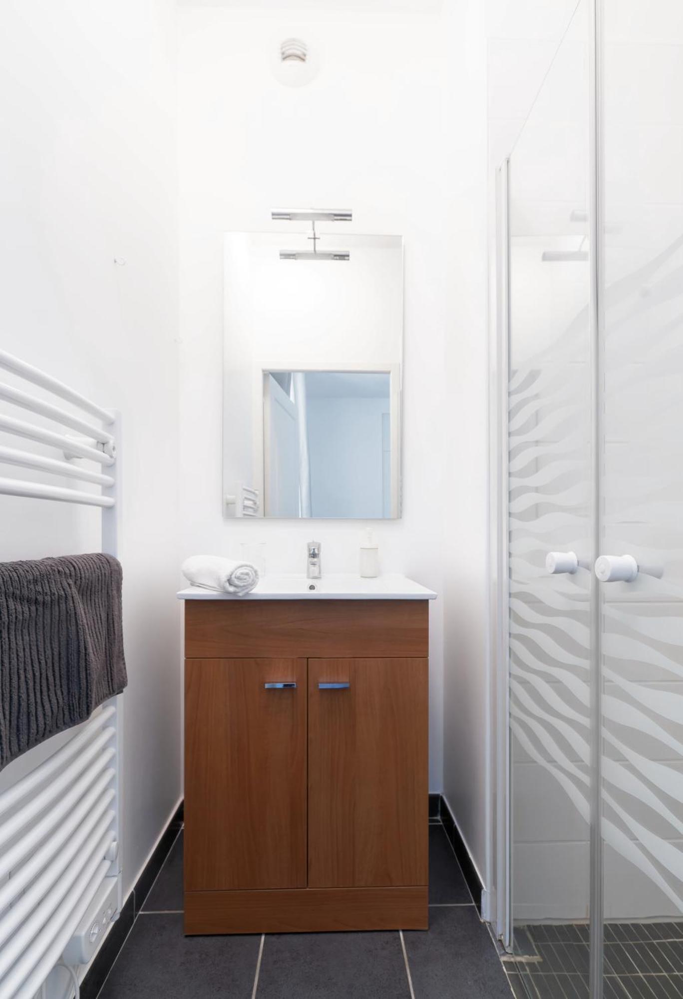 Le Brit - Grand Appartement Design, 3 Chambres, Centre Ville 비시 외부 사진
