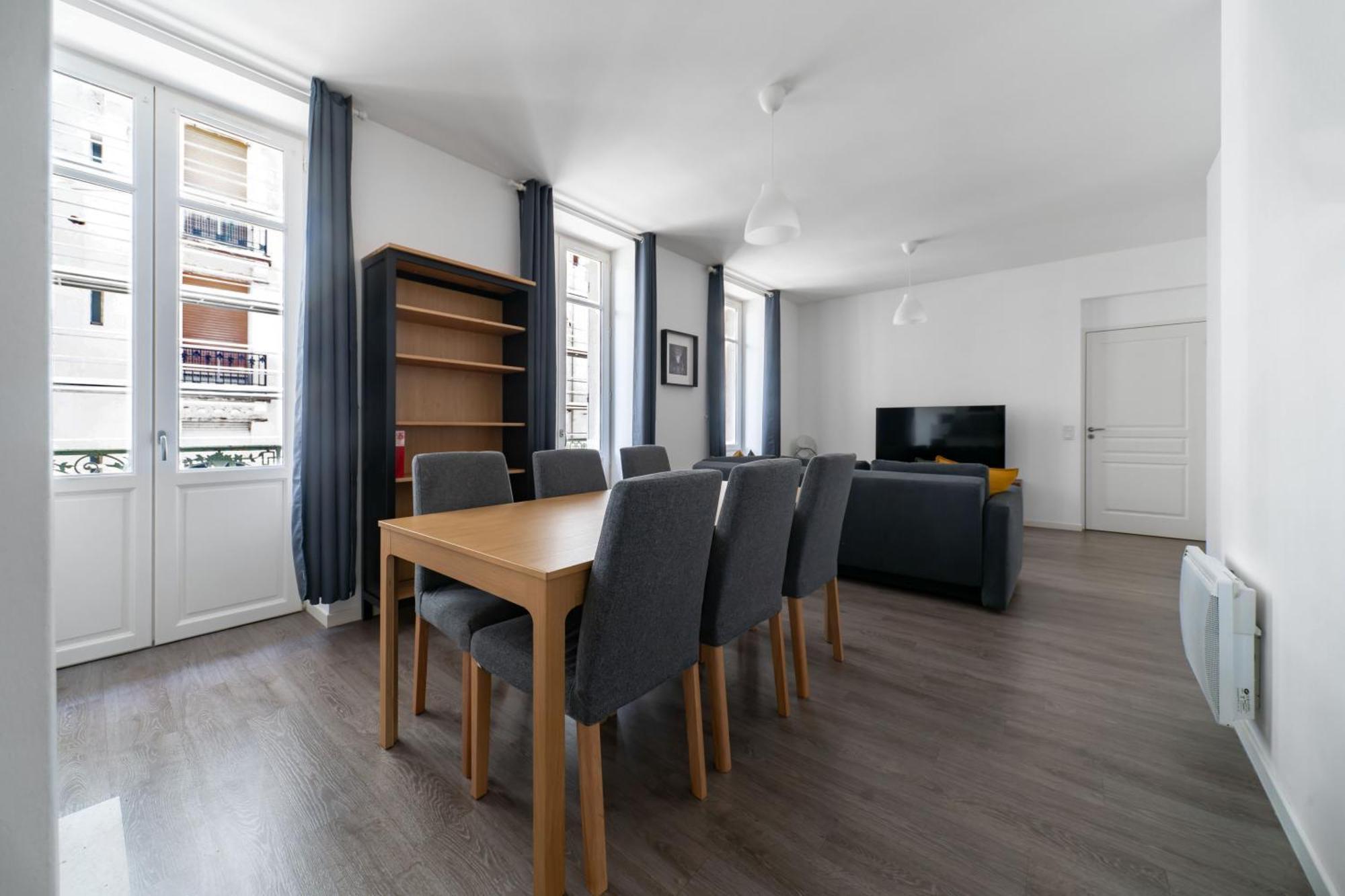 Le Brit - Grand Appartement Design, 3 Chambres, Centre Ville 비시 외부 사진