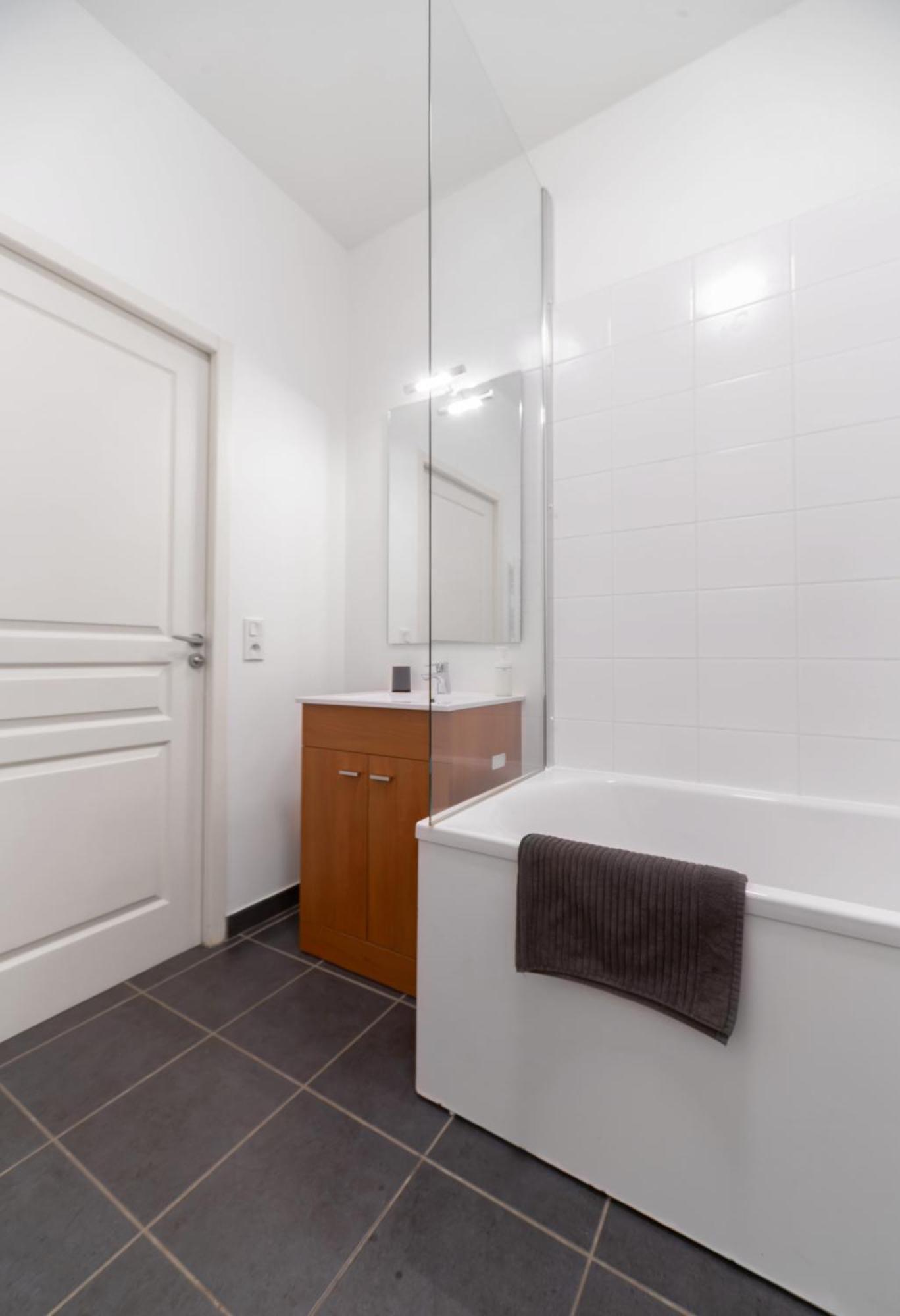 Le Brit - Grand Appartement Design, 3 Chambres, Centre Ville 비시 외부 사진