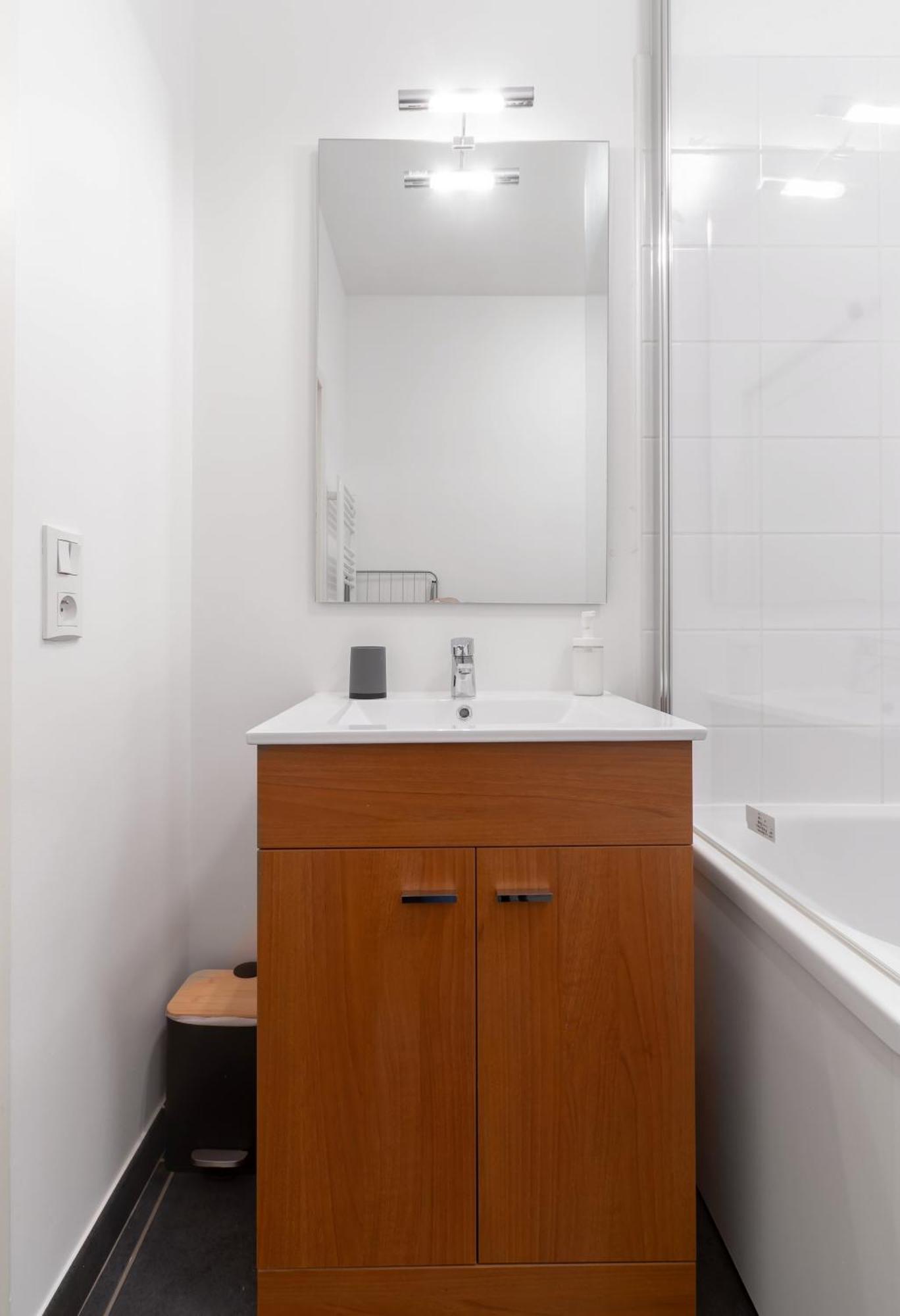 Le Brit - Grand Appartement Design, 3 Chambres, Centre Ville 비시 외부 사진