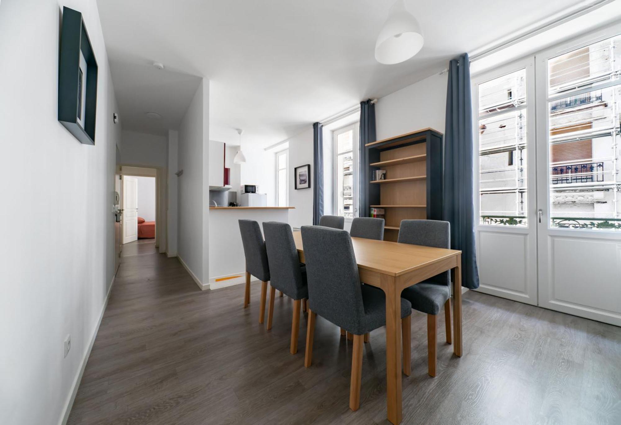 Le Brit - Grand Appartement Design, 3 Chambres, Centre Ville 비시 외부 사진