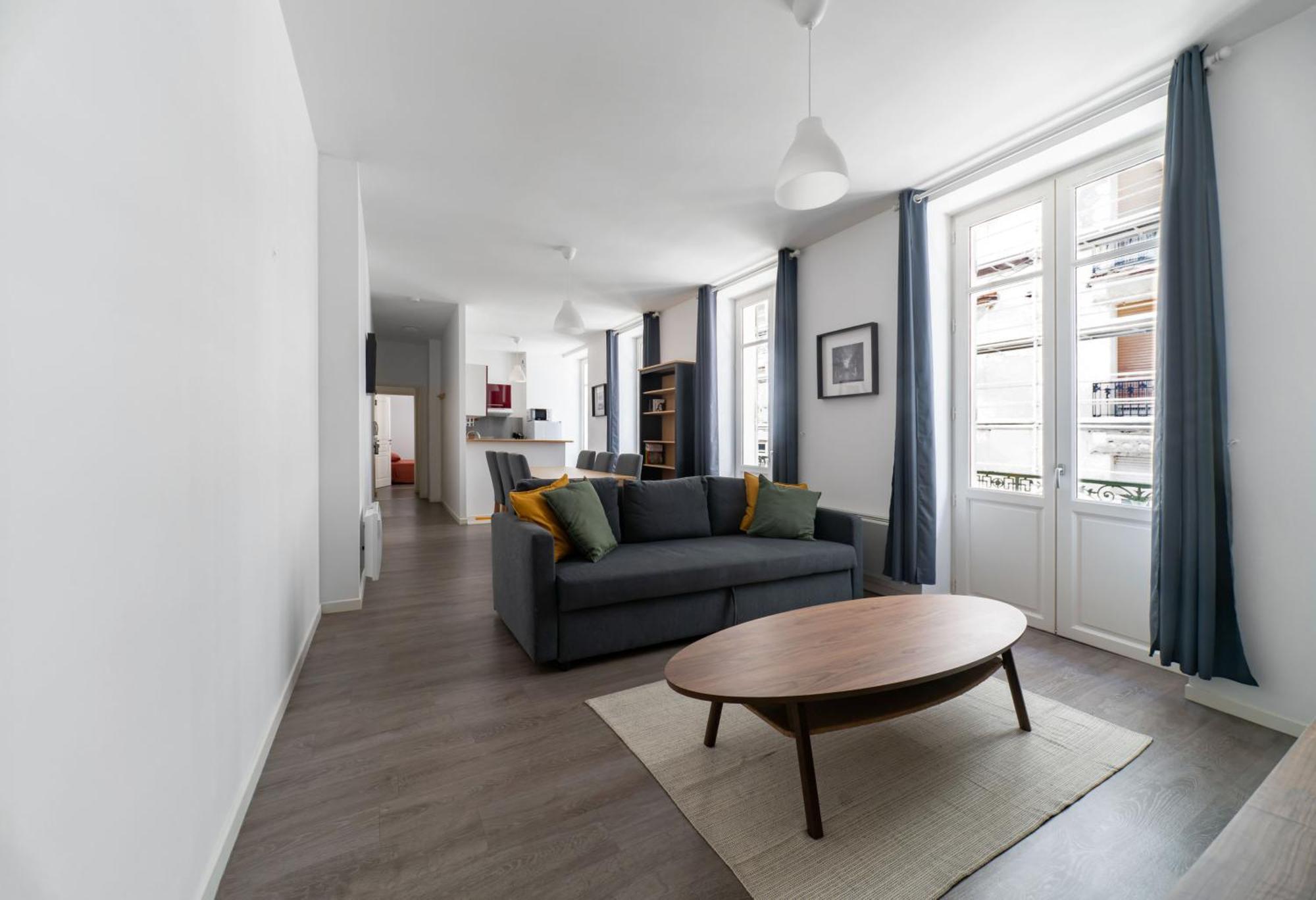 Le Brit - Grand Appartement Design, 3 Chambres, Centre Ville 비시 외부 사진