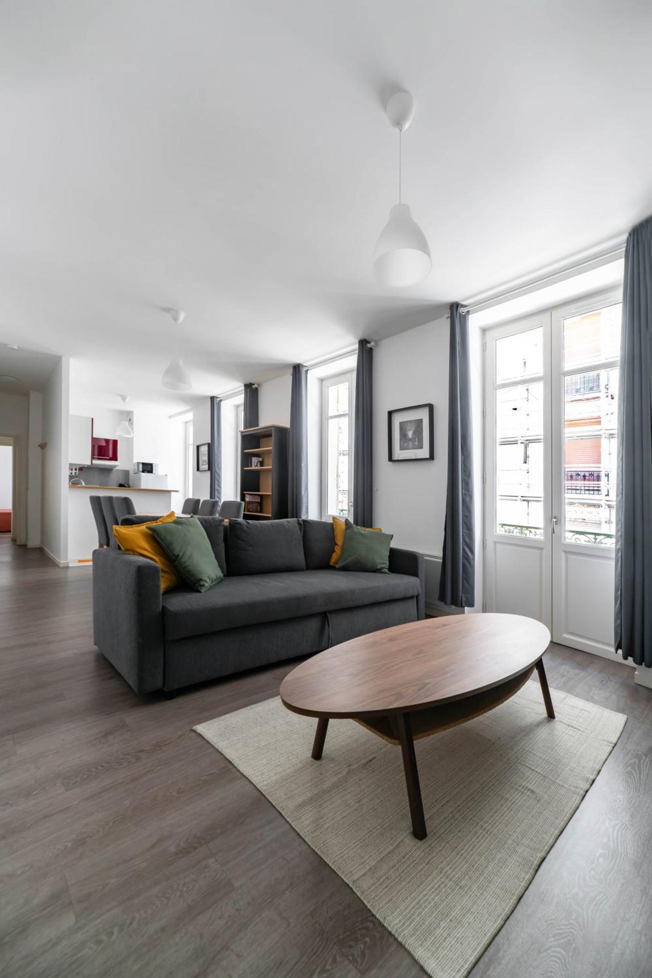 Le Brit - Grand Appartement Design, 3 Chambres, Centre Ville 비시 외부 사진
