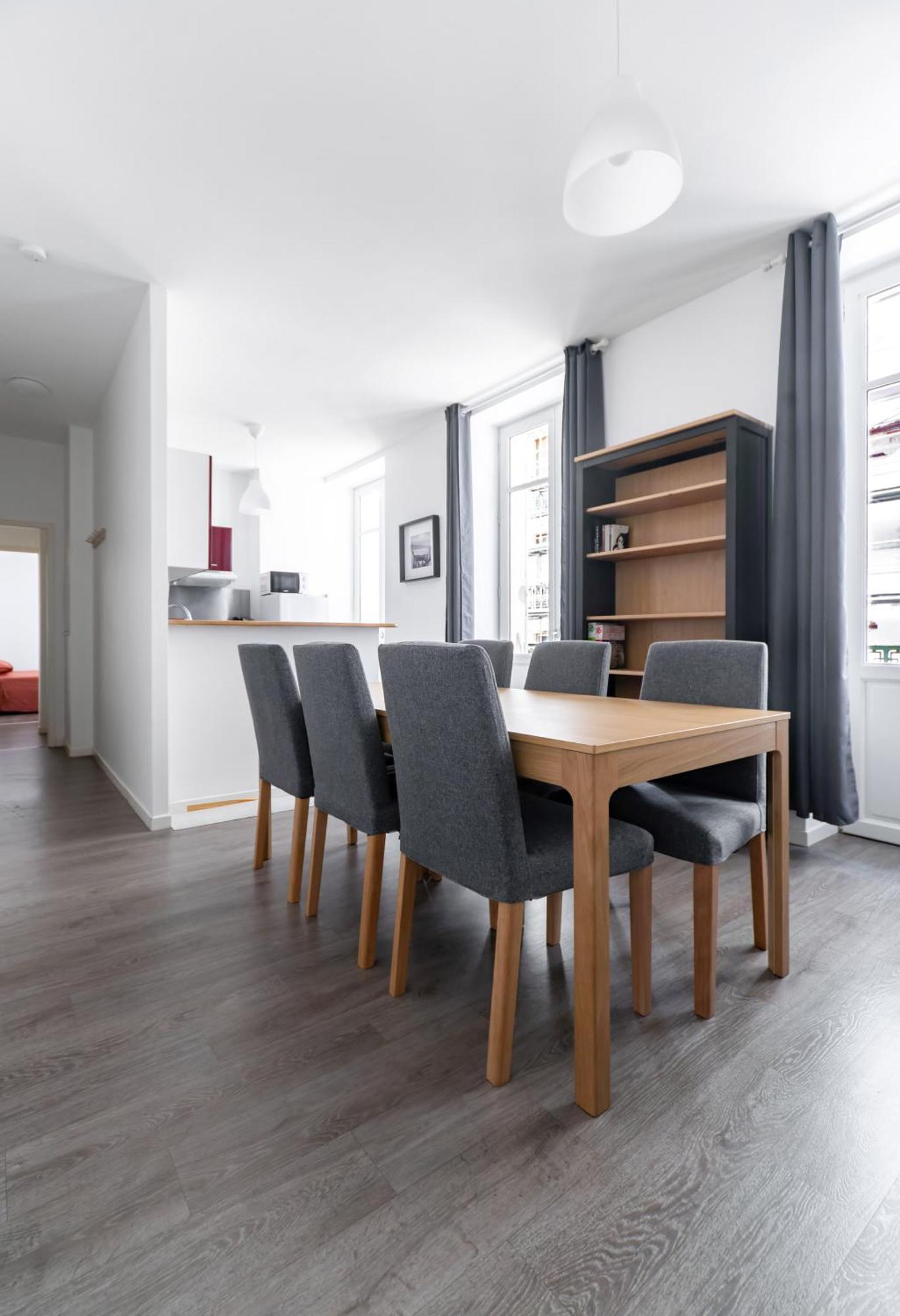 Le Brit - Grand Appartement Design, 3 Chambres, Centre Ville 비시 외부 사진